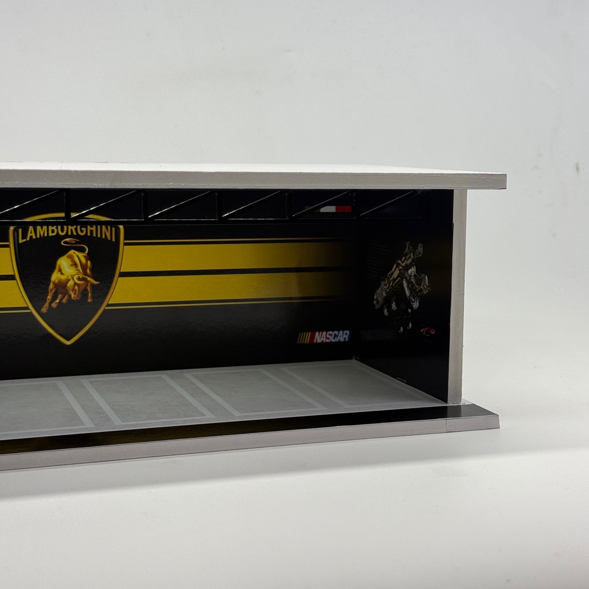 LAMBORGHINI Parking slot